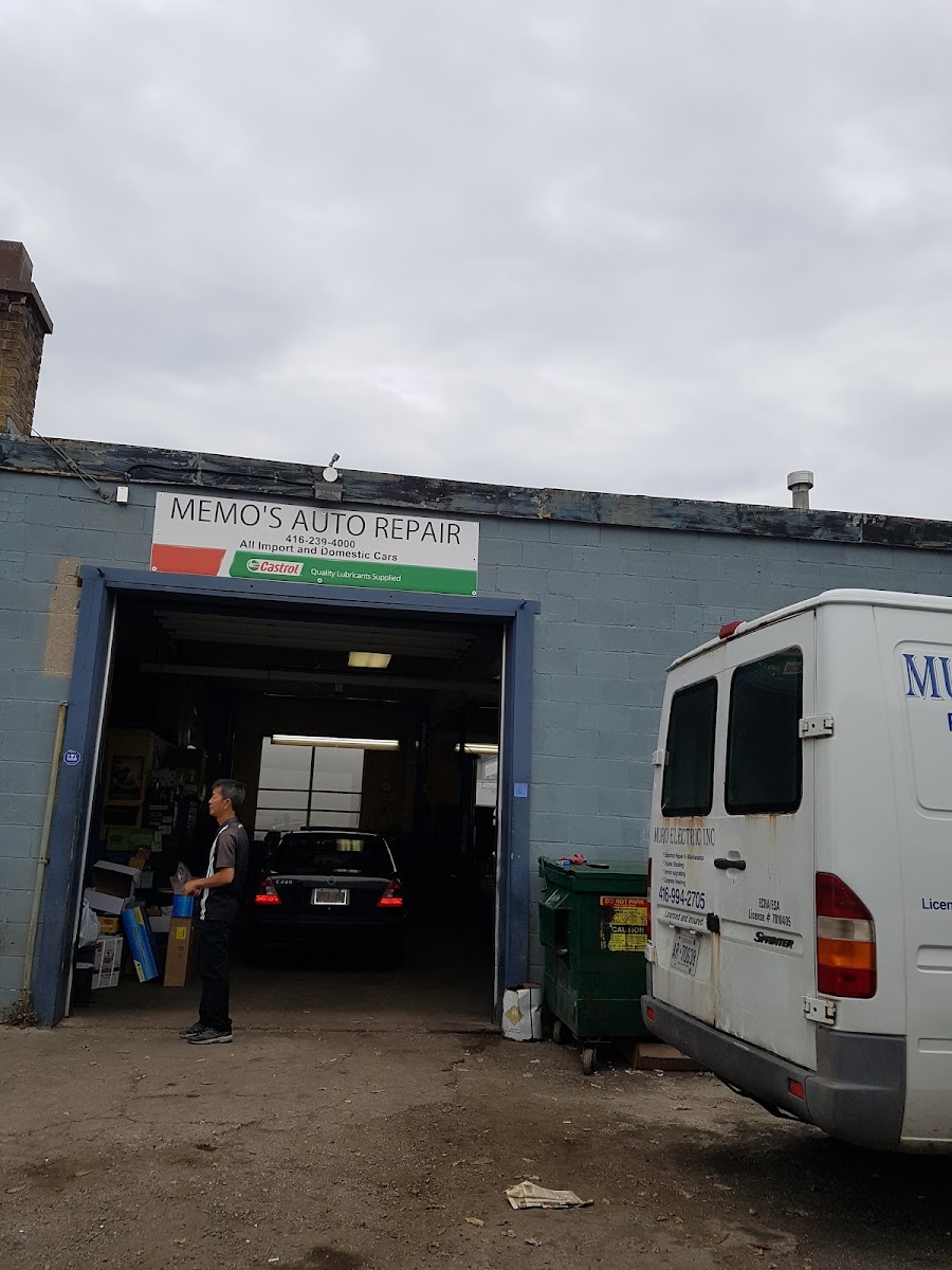 The Memo's Auto repair bay on Six Point Road